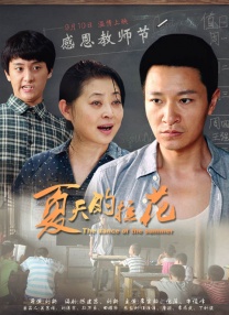 美女双腿大开被绑在床扒衣服